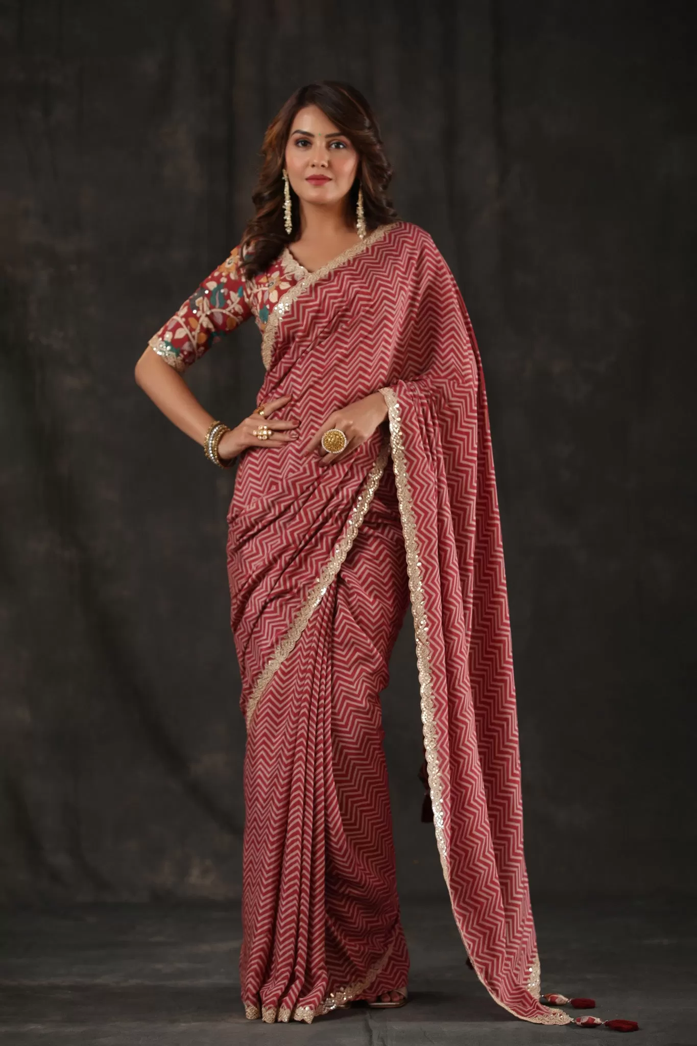 90Z795-RO Pink Chevron Print Crepe Saree with Scalloped Border