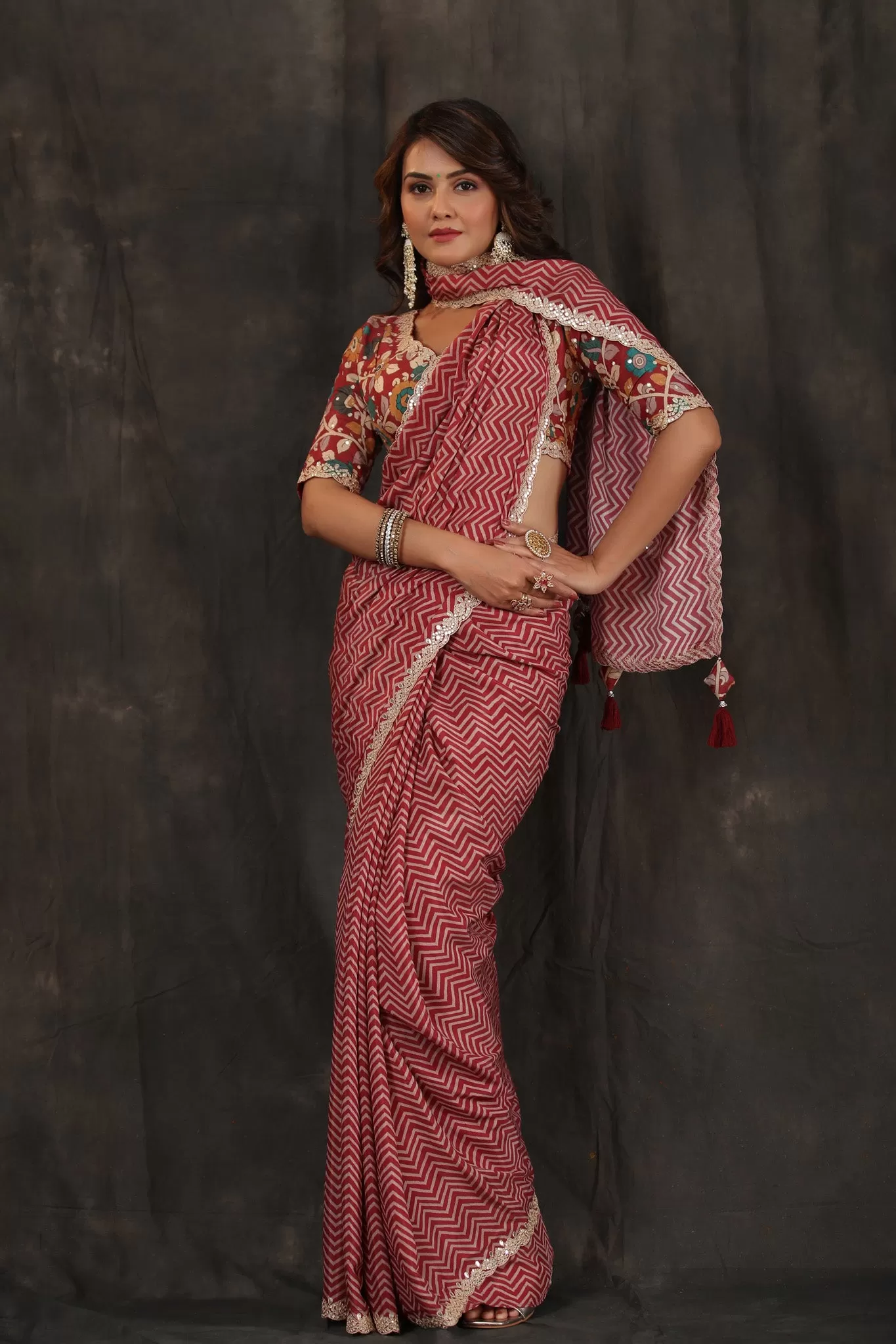 90Z795-RO Pink Chevron Print Crepe Saree with Scalloped Border