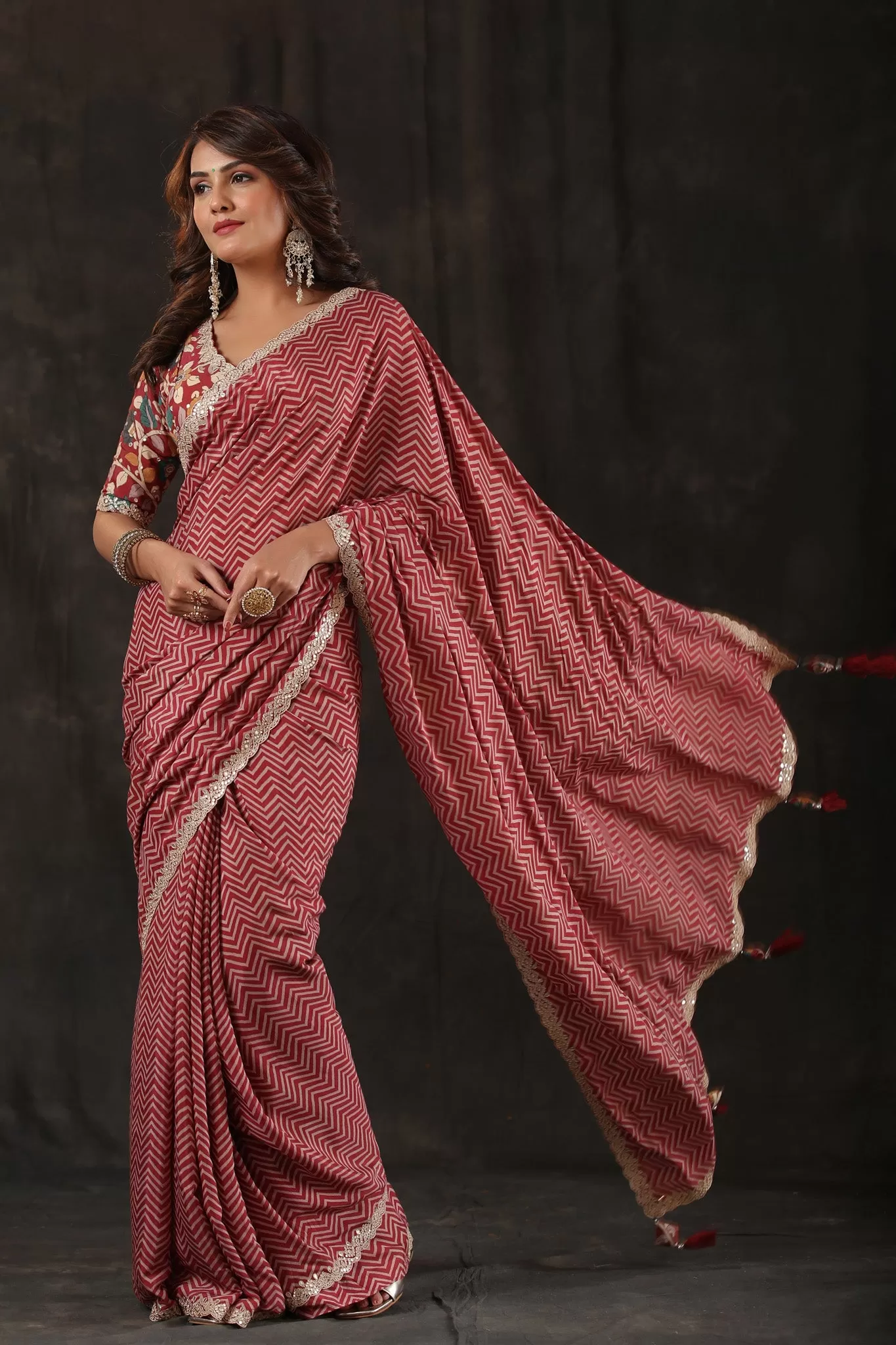 90Z795-RO Pink Chevron Print Crepe Saree with Scalloped Border