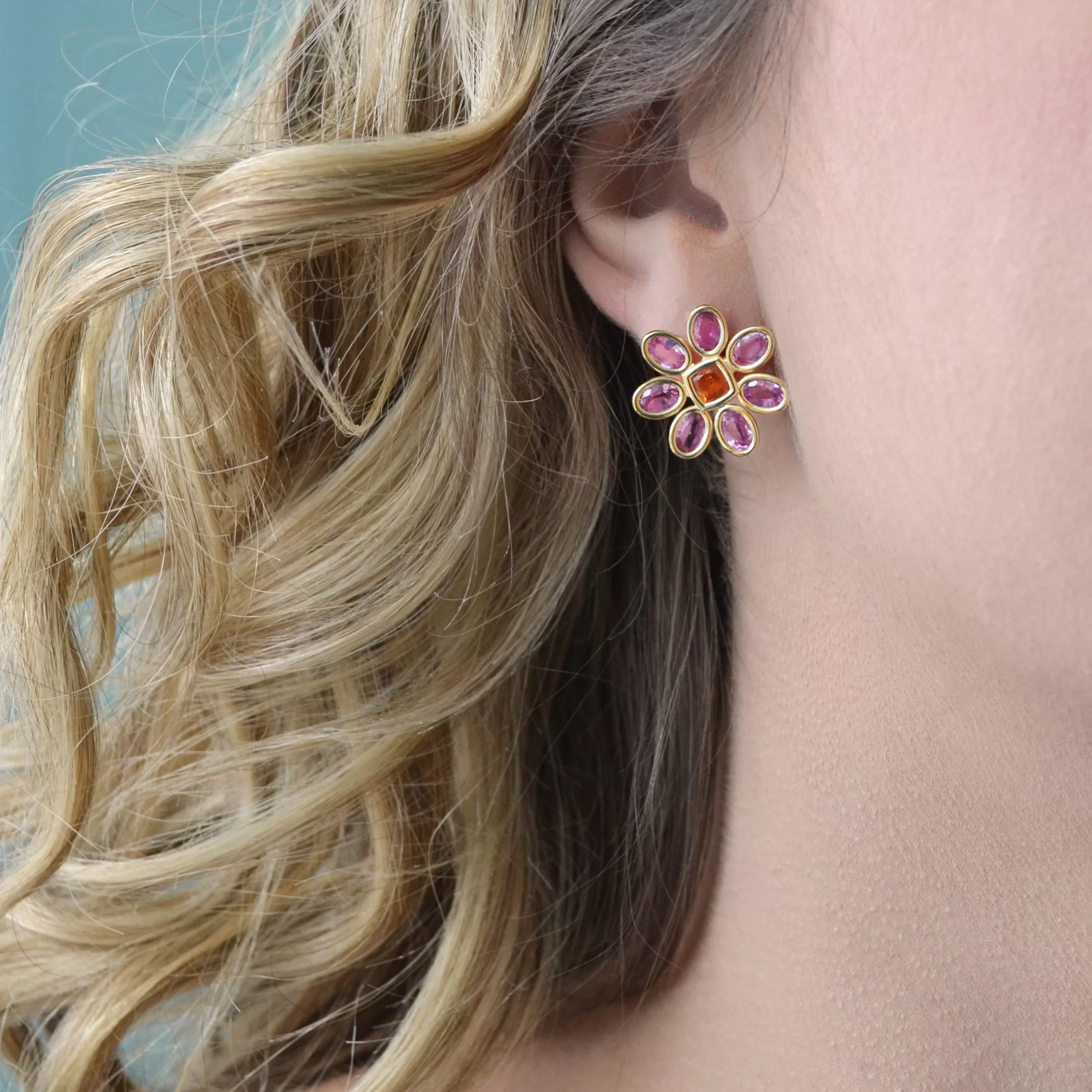 A & Furst - Fiori - Mismatched Button Earrings with Pink and Orange Sapphires, 18k Yellow Gold