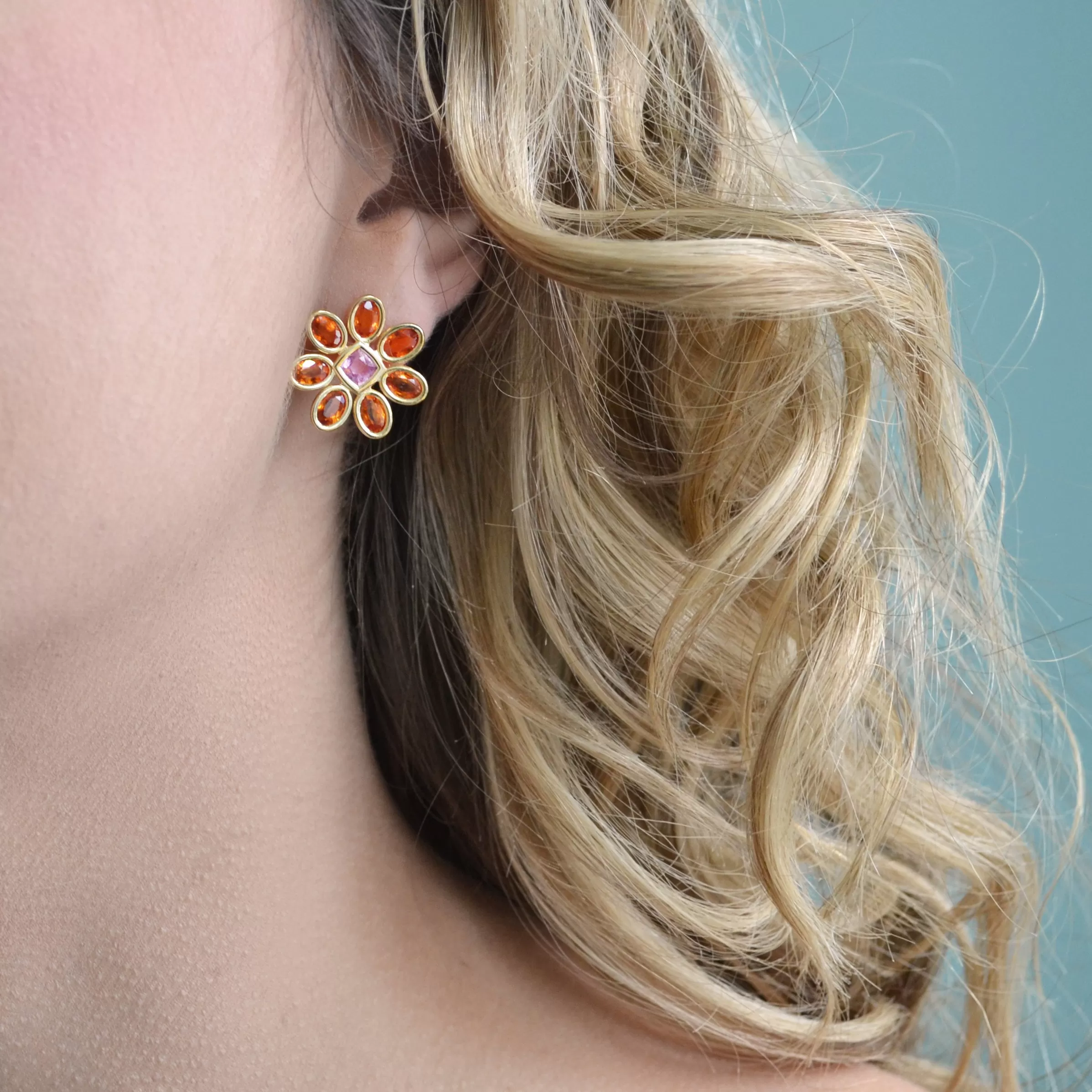 A & Furst - Fiori - Mismatched Button Earrings with Pink and Orange Sapphires, 18k Yellow Gold