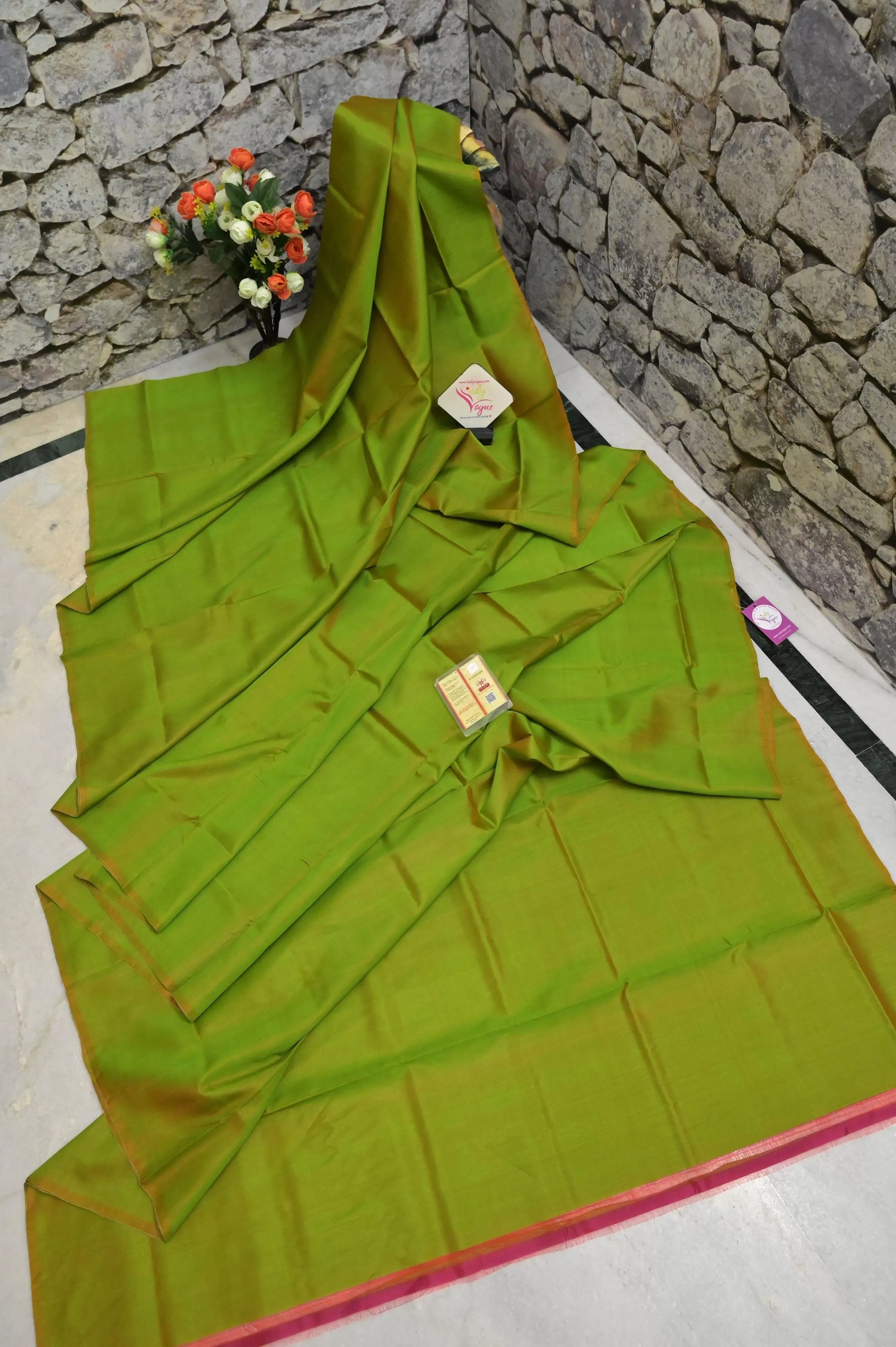 Green and Orange Dual-Tone Bishnupur Silk Saree with Hand Batik Blouse Piece