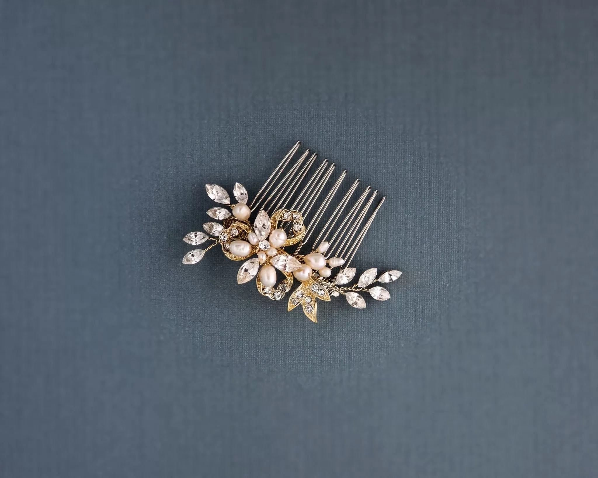 Petite Floral Comb with Cultured Pearls