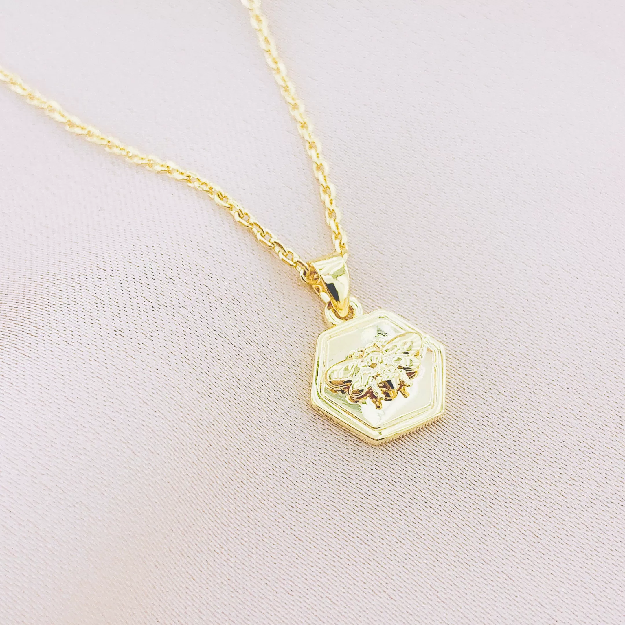 Women's Fashion Animal Honeybee Pendant Necklace